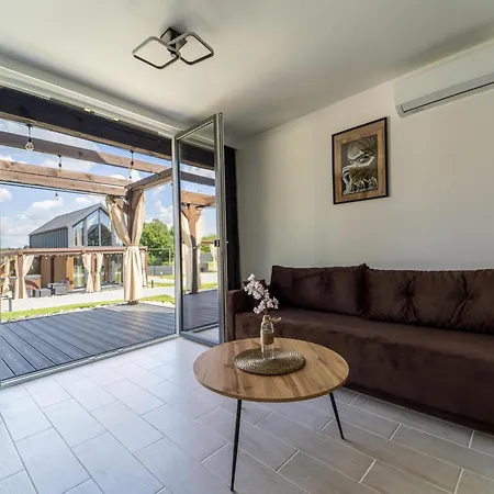 בית נופש Village Sauna & Jacuzzi & Netflix