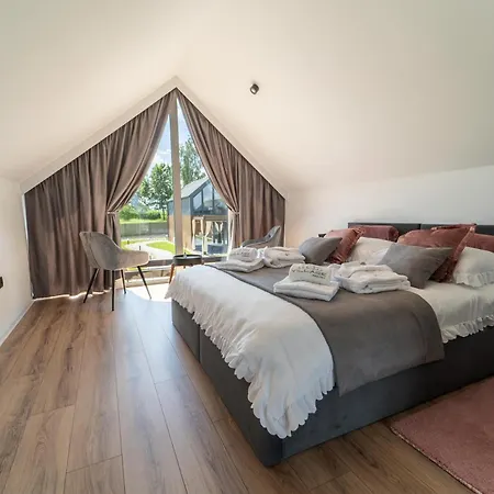 Village Sauna & Jacuzzi & Netflix Holiday home Tworkowa